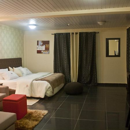 M Suites Hotel Аккра Екстер'єр фото
