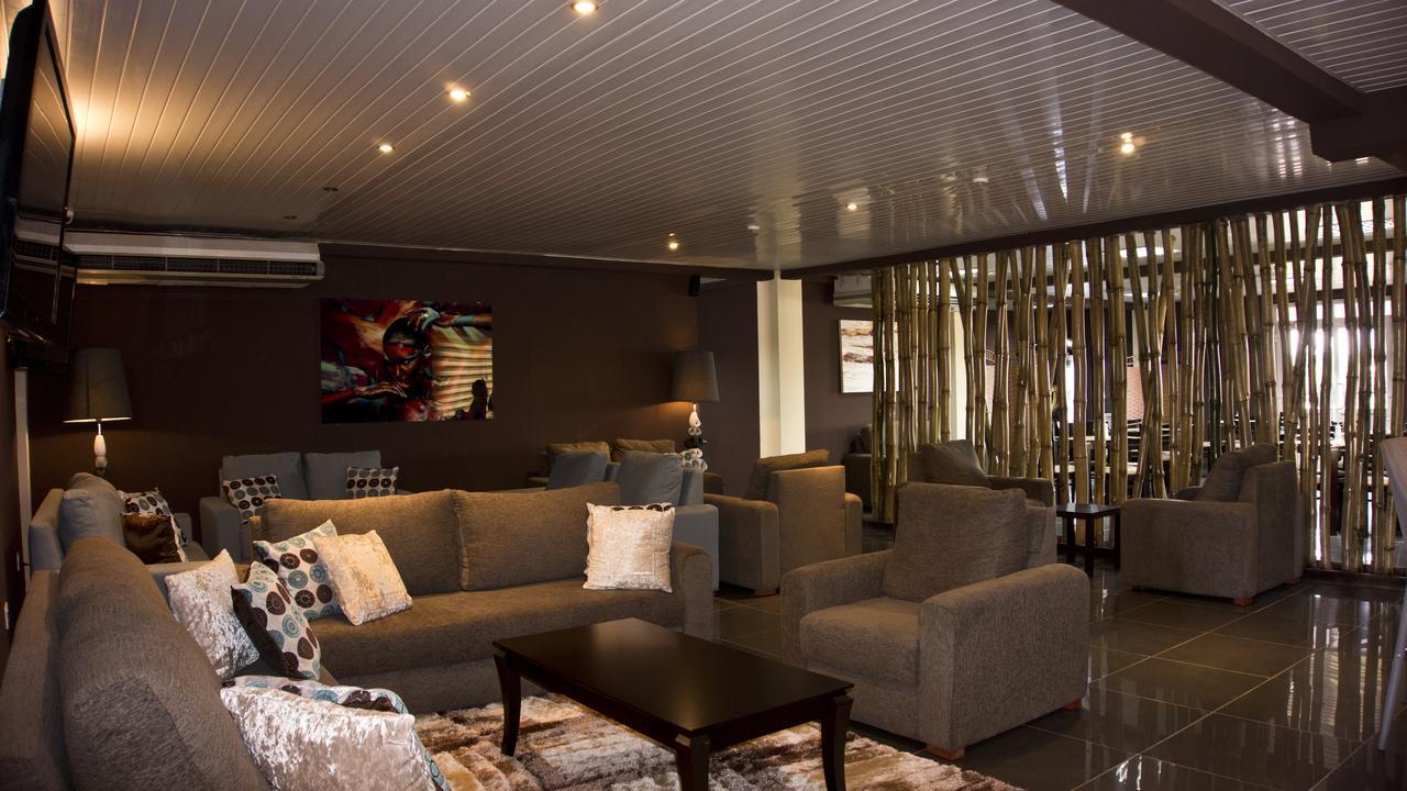 M Suites Hotel Аккра Екстер'єр фото