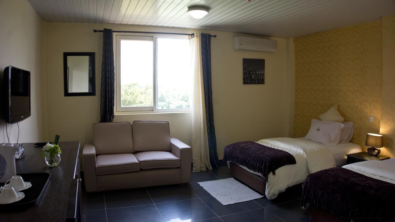 M Suites Hotel Аккра Екстер'єр фото