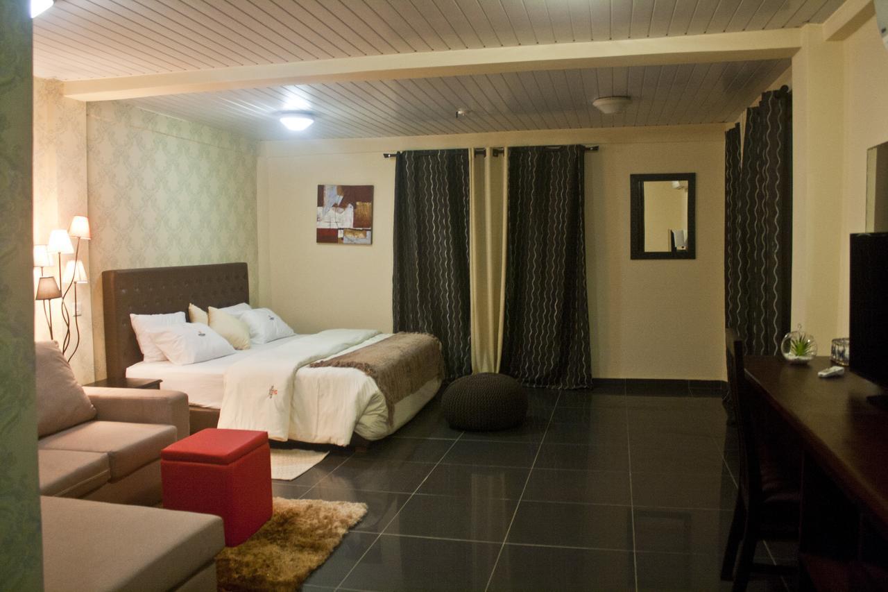 M Suites Hotel Аккра Екстер'єр фото