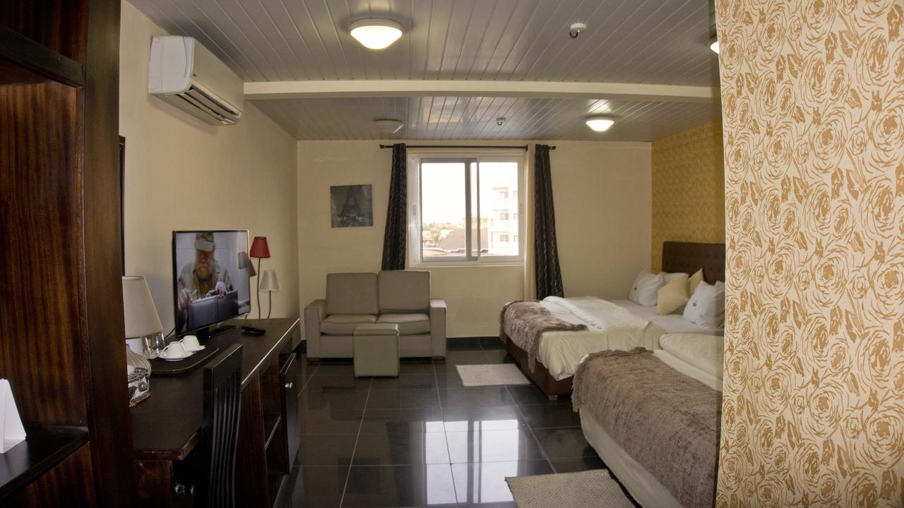 M Suites Hotel Аккра Екстер'єр фото