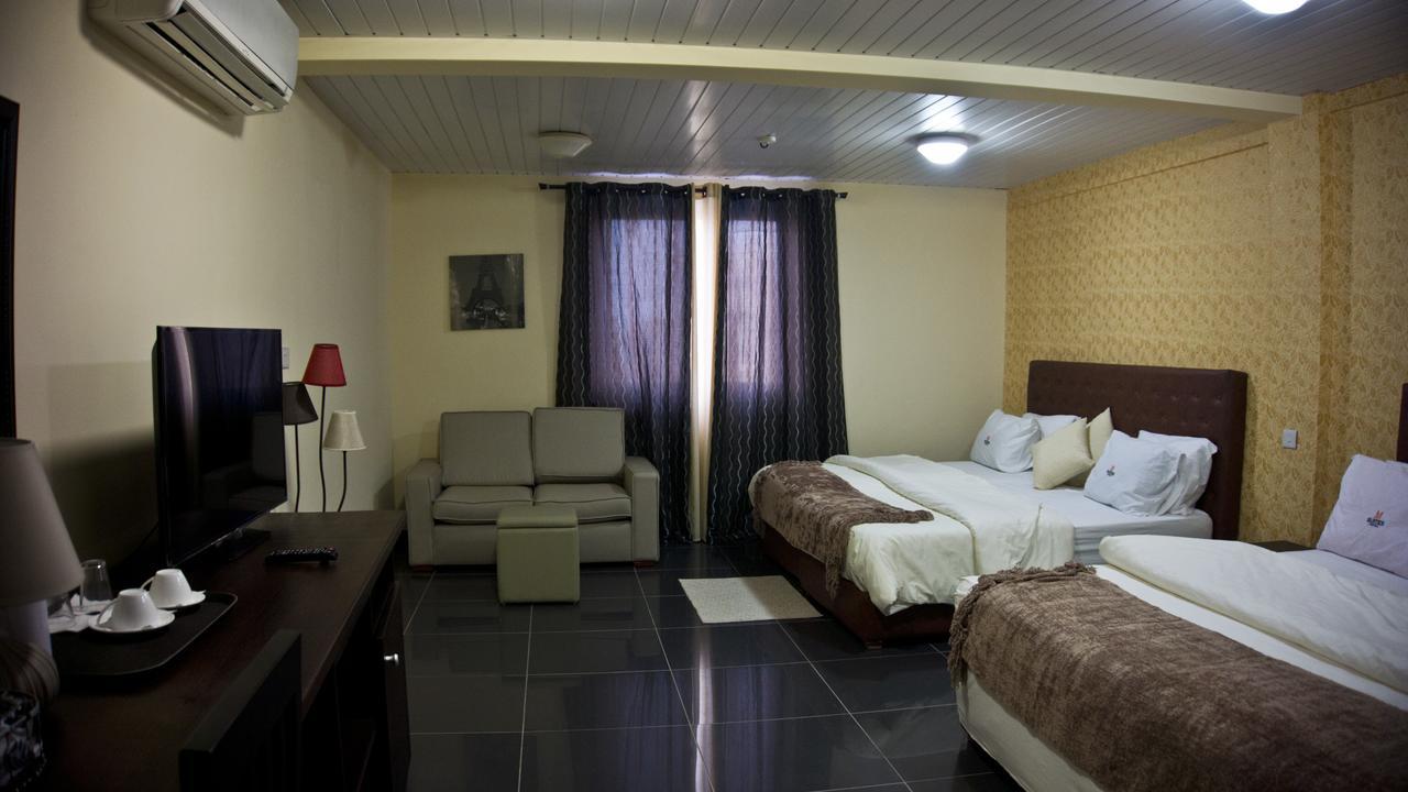M Suites Hotel Аккра Екстер'єр фото