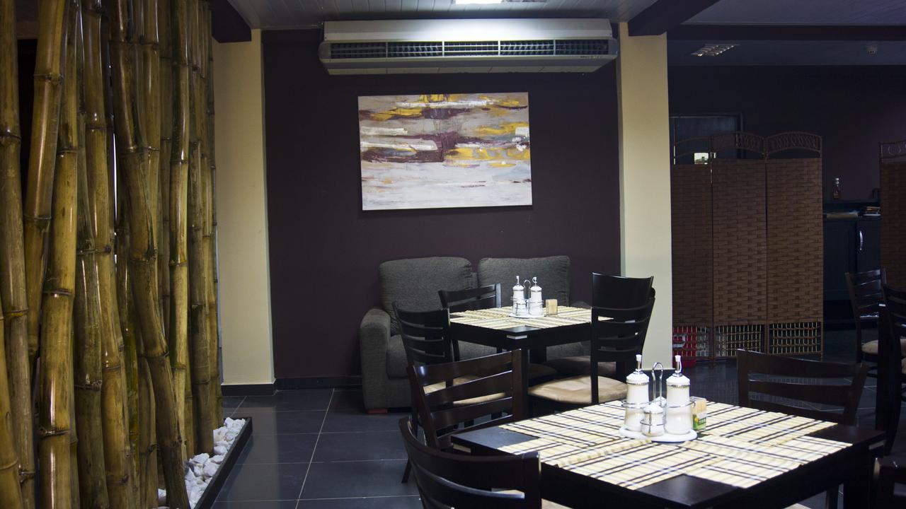 M Suites Hotel Аккра Екстер'єр фото