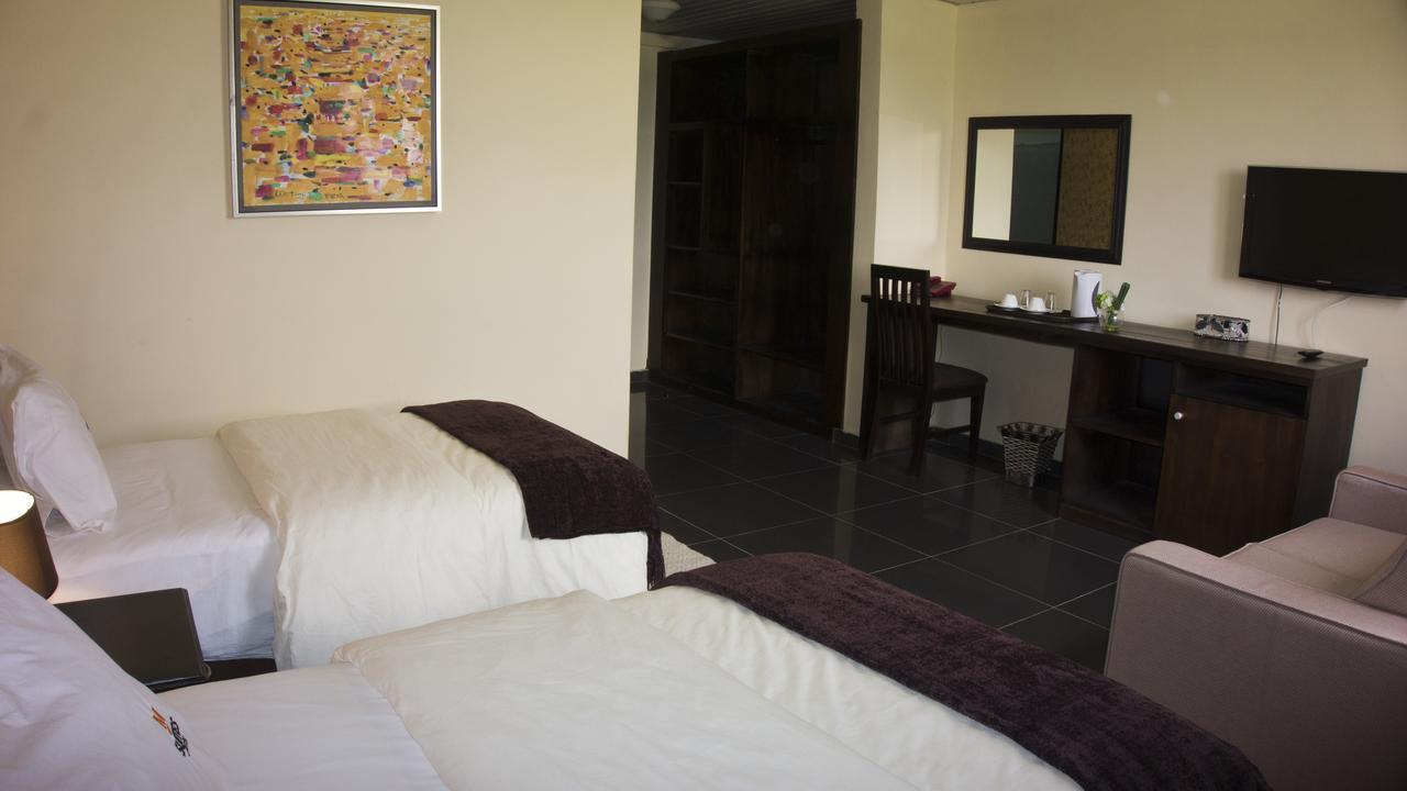 M Suites Hotel Аккра Екстер'єр фото