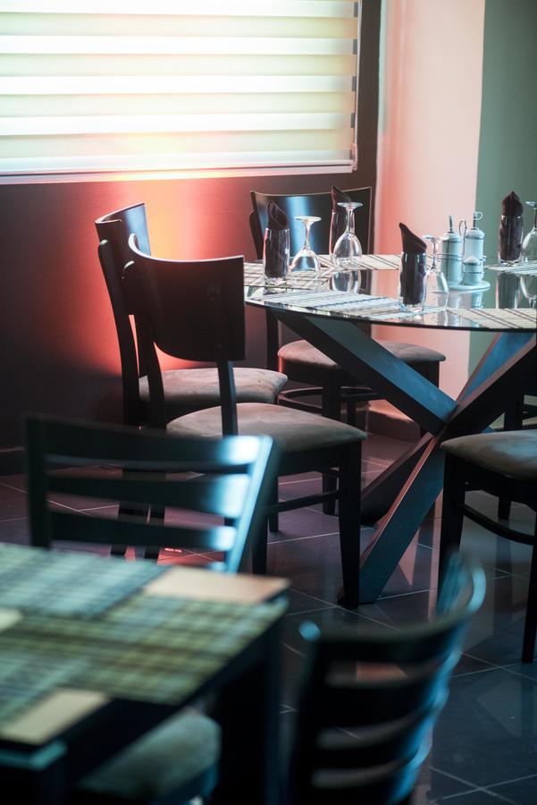 M Suites Hotel Аккра Екстер'єр фото